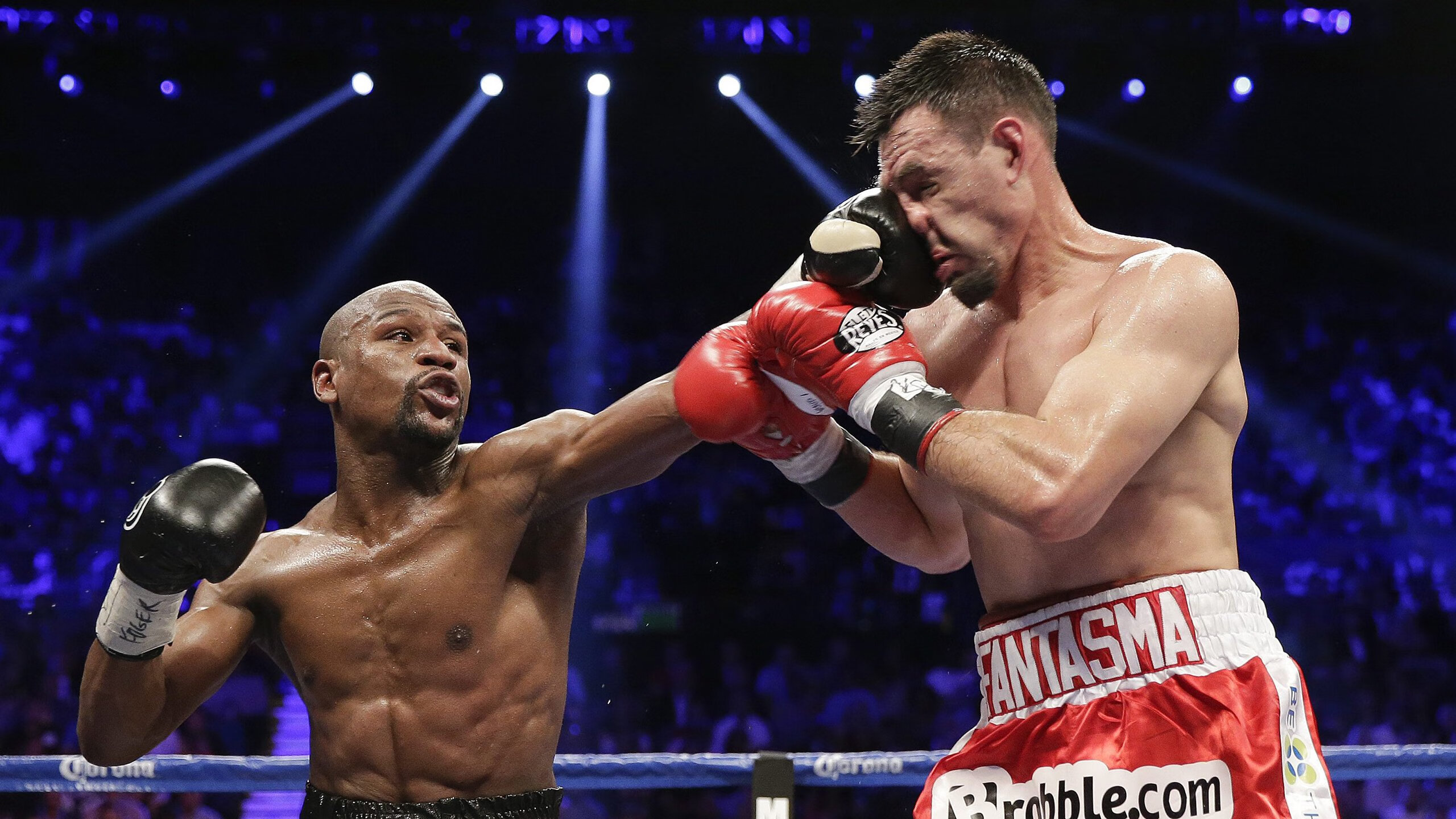 德甲攻防决战：每一次争夺都令人屏息，德甲防守